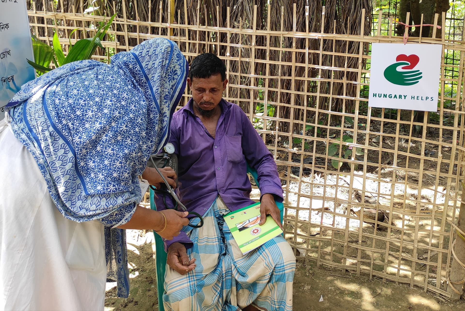 Rohingya menekültek megsegítése a Cox's Bazari menekülttáborban
