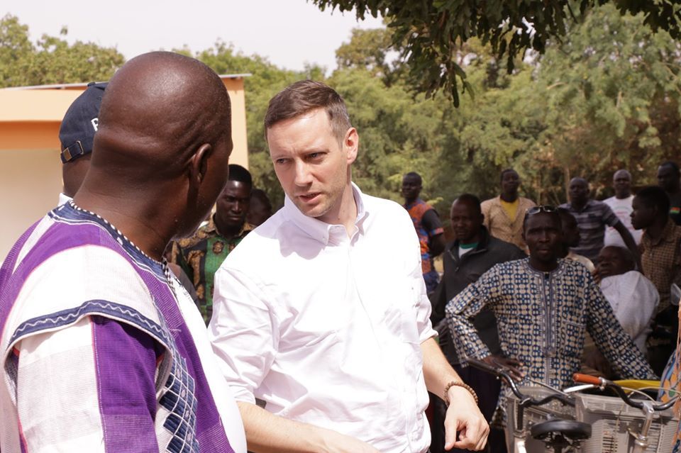Burkina Fasóba látogatott Azbej Tristan, hogy személyesen egyeztessen a terrorfenyegetettségben élő helyi keresztény közösségek képviselőivel