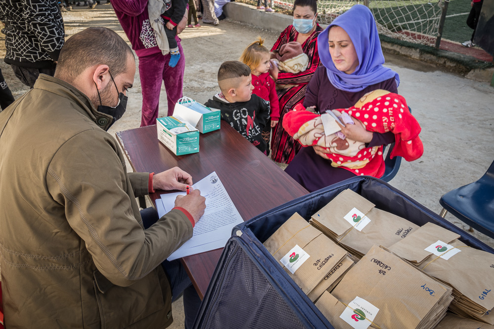 A jazidi népirtás túlélőinek segít a Hungary Helps